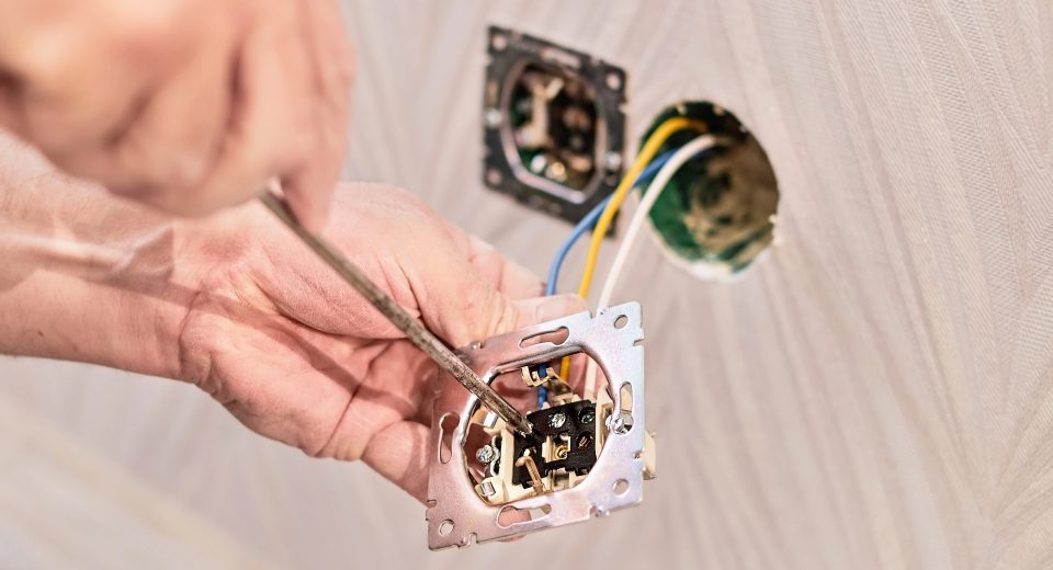 Hire an Industrial Maintenance Electrician in Melbourne